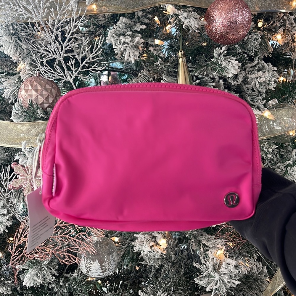 NWT Lululemon Everywhere Belt Bag Sonic Pink